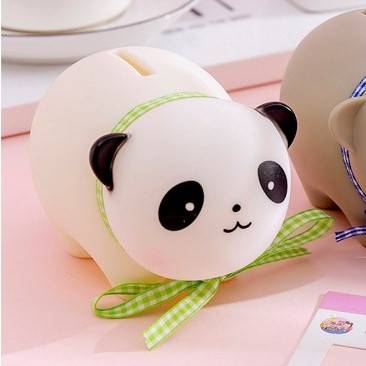 Tirelire panda en plastique avec petit foulard